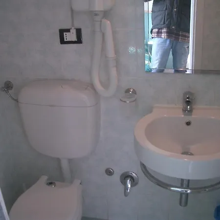 Dreams كورنيجليا